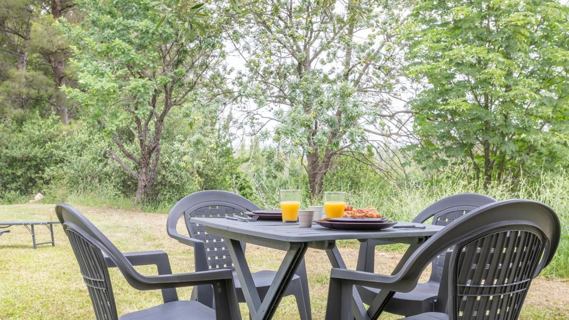 Appartement Maisonnette Avec Petit Jardin à Aix-en-Provence 0*,